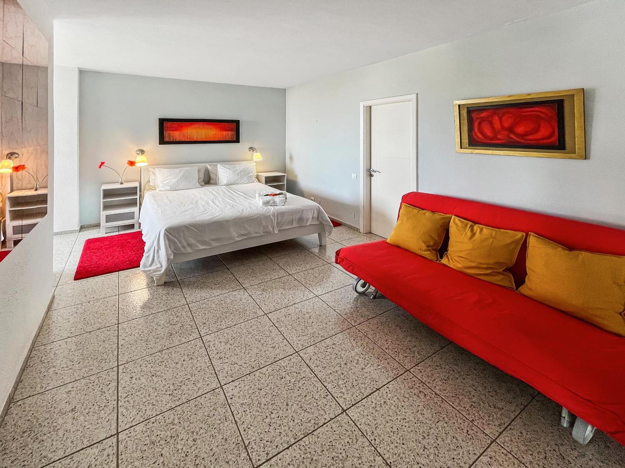 Large Penthouse With Sunny Terrace Leilighet